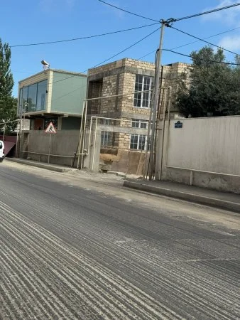 Nizami rayonunda qanunsuz tikintiyə hansı məmur icazə verib?