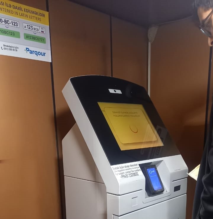 Heydər Əliyeva hava limanında terminallar işləmədiyi üçün yüzlərlə sürücüdən parkalanma ödənişi tələb olunub?-Şikayət
