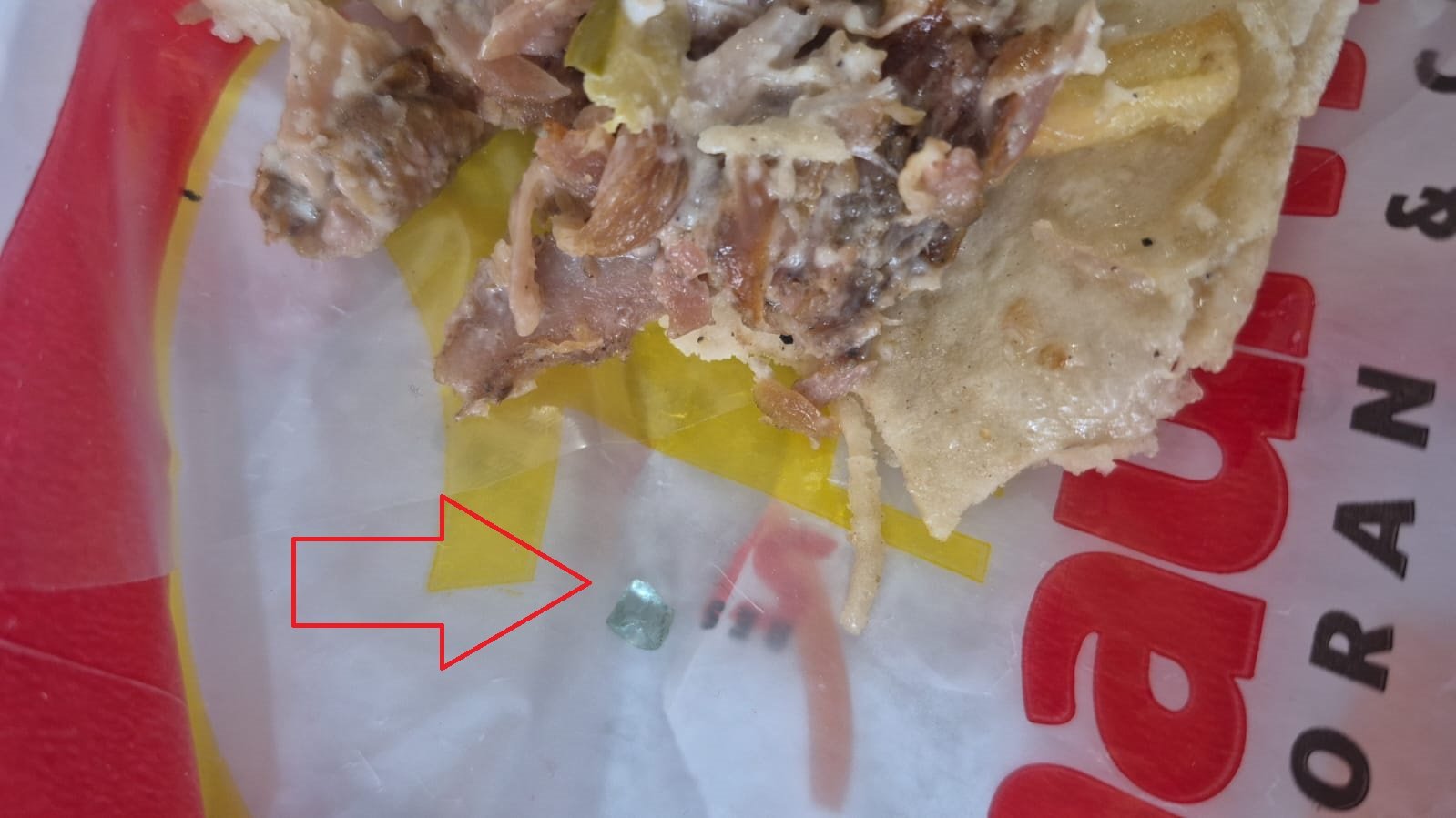 Şaurmanın içindən şüşə qırıntısı çıxdı-Fotofakt