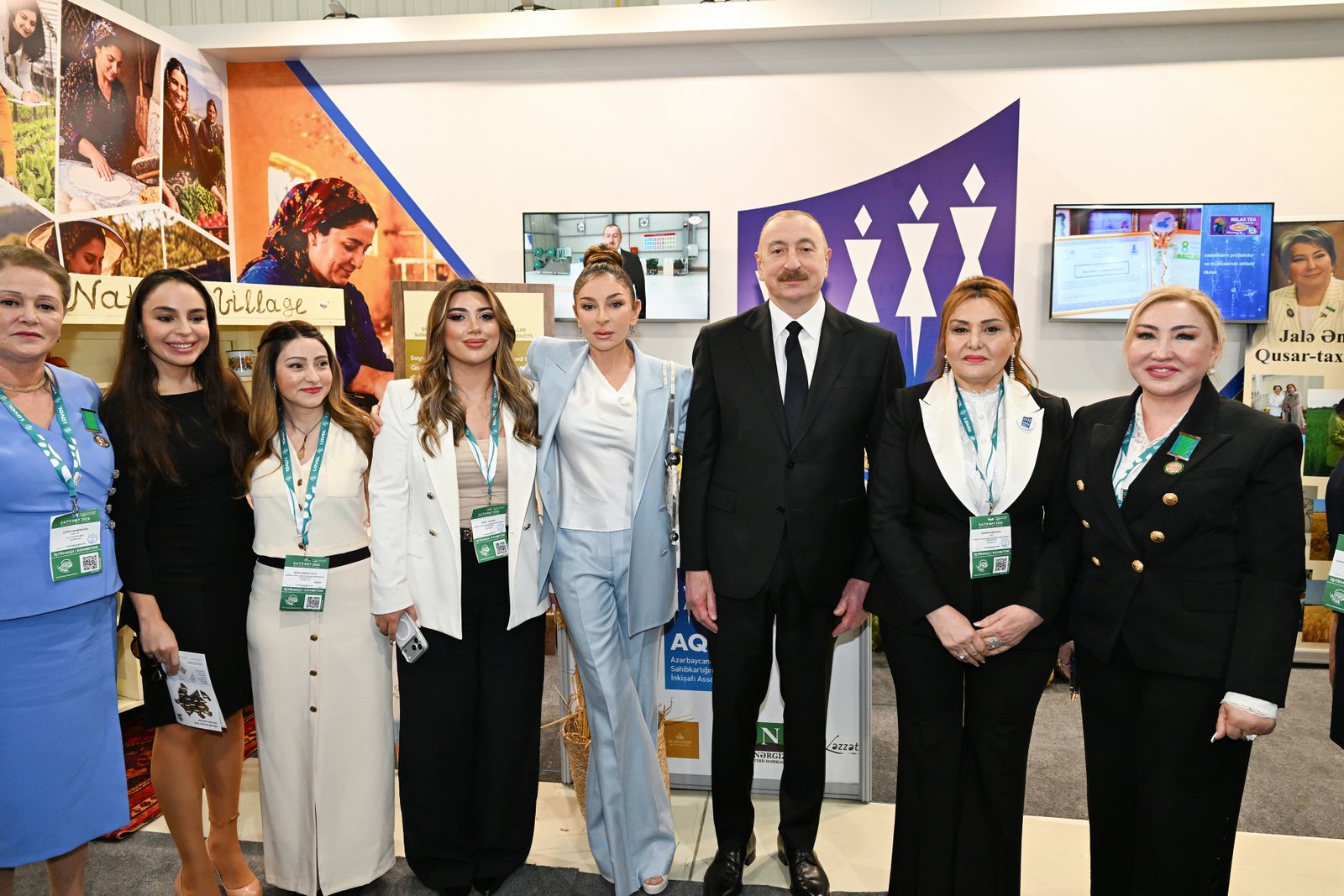 Prezident 19-cu “Caspian Agro Week” və 31-ci “InterFood Azerbaijan” sərgiləri ilə tanış olub