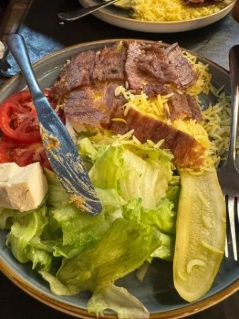 Burda müştəriyə köhnə yemək verilir... - "Çox ac idik deyə ..."