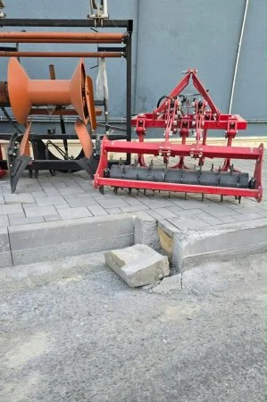 “Azərtexnika” səkini zəbt edərək texnikaların dayanacağına çevrib: "AzBelşin” sahibləri nədən qanunları tanımır? –FOTOFAKT