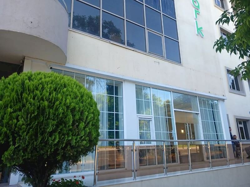 Sabiq Komitə sədrinin tikdirdiyi 6 mərtəbəli otel müsadirə olunaraq 5,6 milyona satışa çıxarıldı
